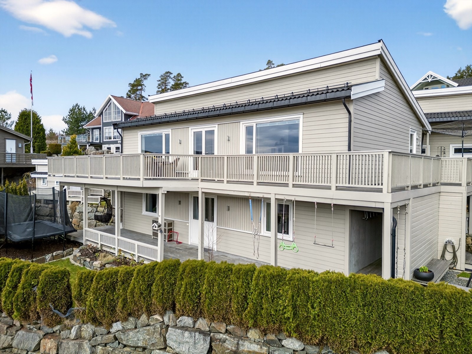Fasade fremside. Galleribilde