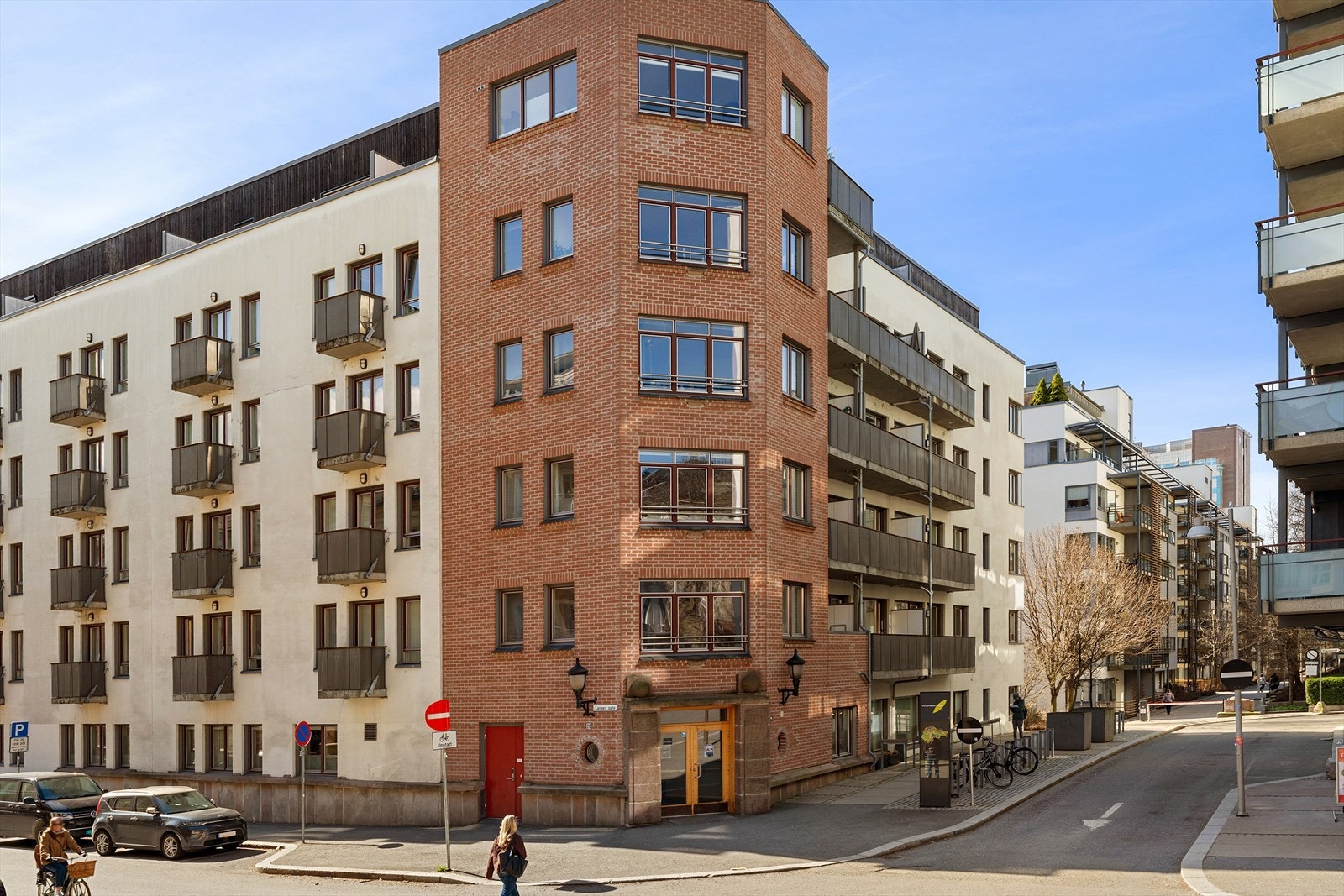 Fasade - Bygget er fra 2006 og sameiet består av 64 boligseksjoner og 1 næringsseksjon Galleribilde