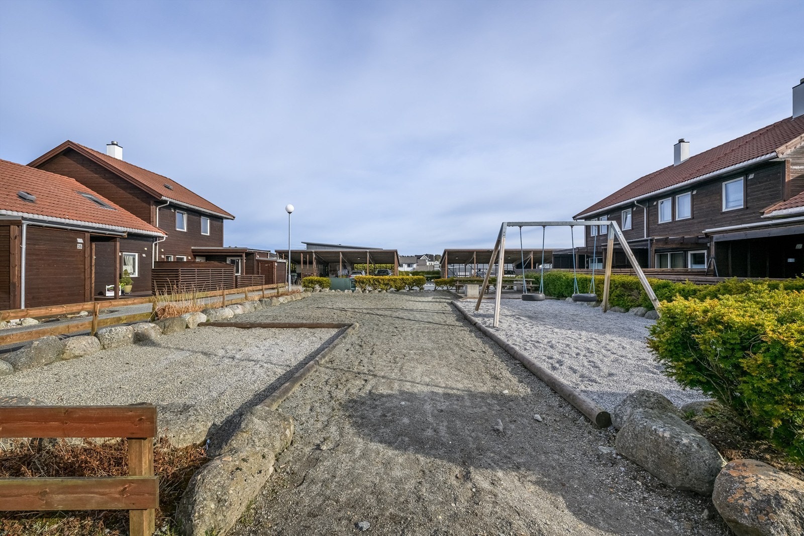 Borettslaget har trygge og fine fellesområder, inkludert lekeplass for de minste. Galleribilde