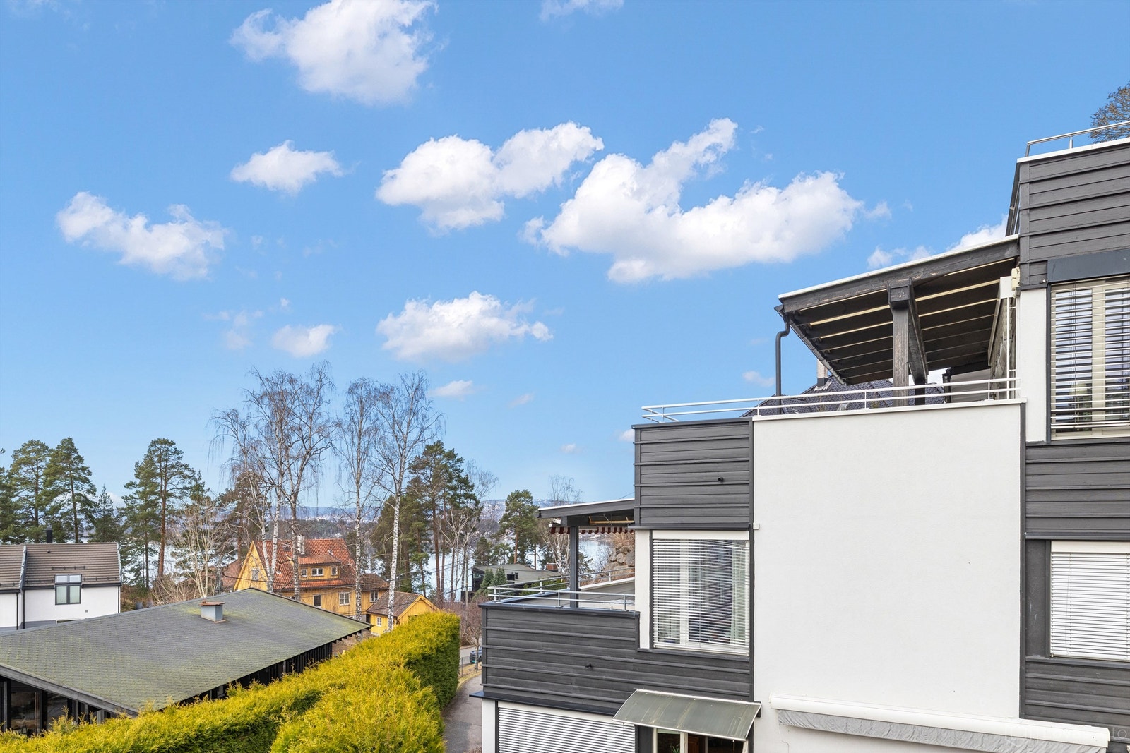 Eiendommen ligger i et etablert og rolig boligområde på Ljan. Galleribilde