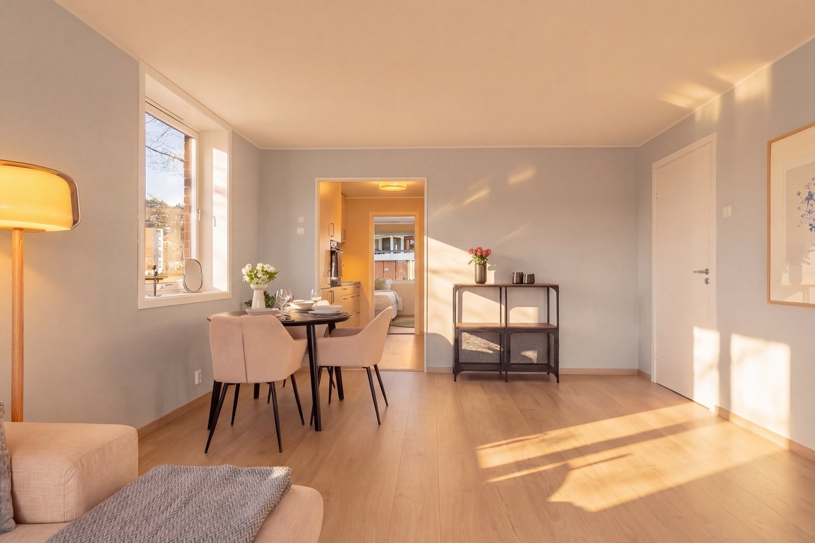 Her får du god plass til stort spisebord, perfekt for sosiale sammenkomster. Galleribilde