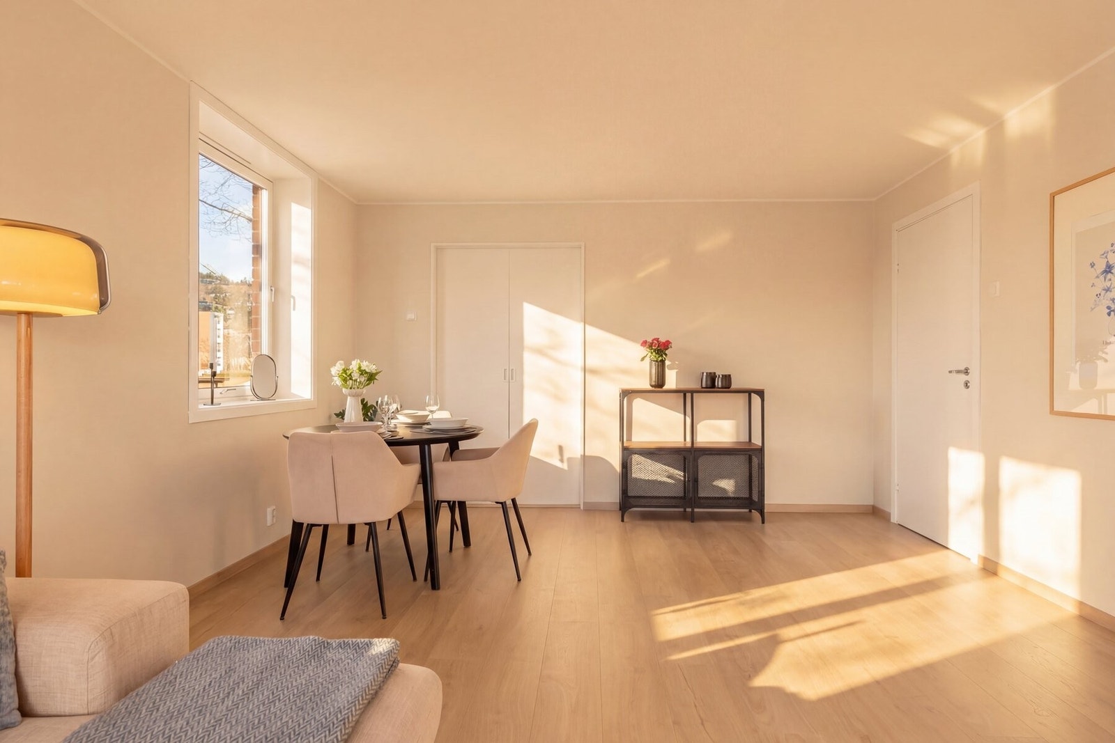 Åpen løsning mot spiseområde. Galleribilde