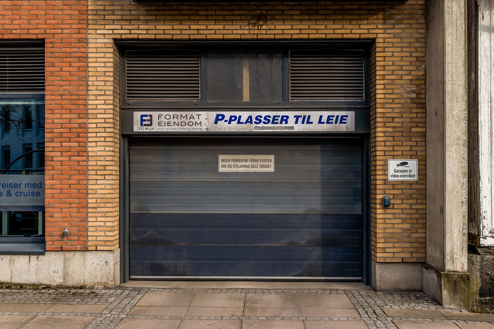 Leilighetens eier leier i dag parkeringsplass nr 32 i byggets parkeringskjeller, noe som gir en enkel og komfortabel hverdag - spesielt i et område hvor parkering ofte kan være utfordrende. Galleribilde