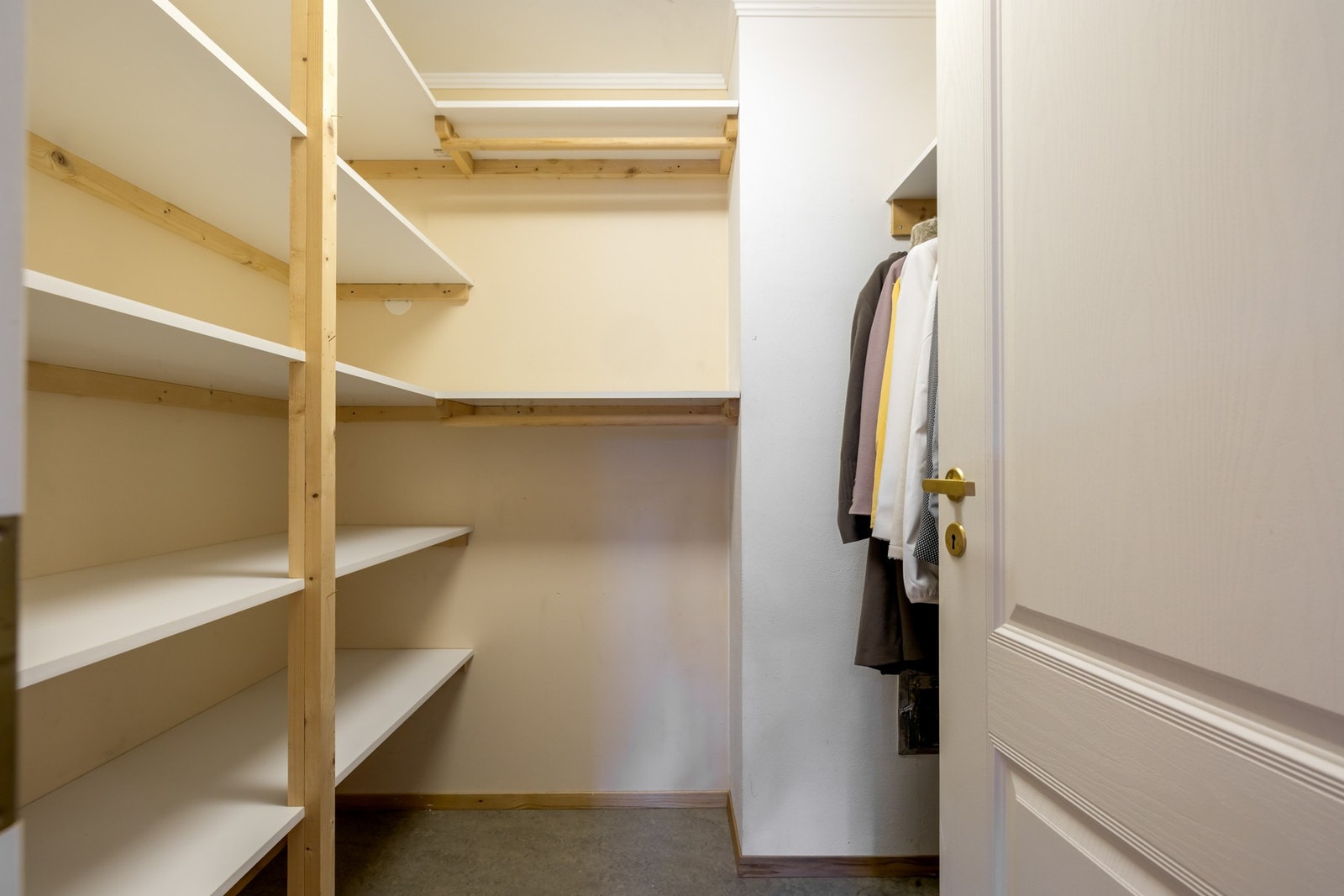 Garderobe i tilknytning til soverom. Galleribilde