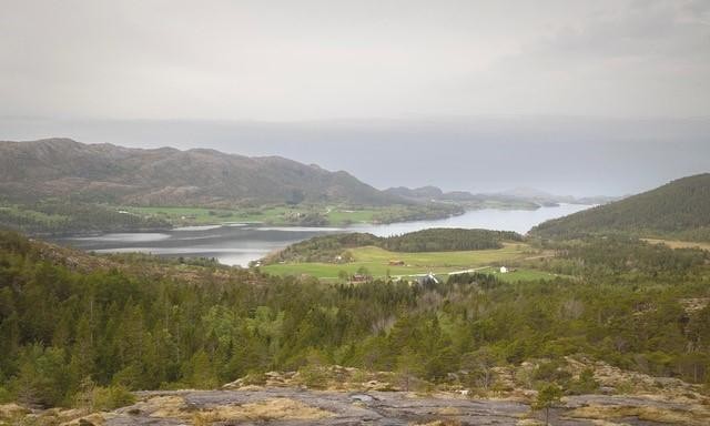Oversikt over bygda Galleribilde