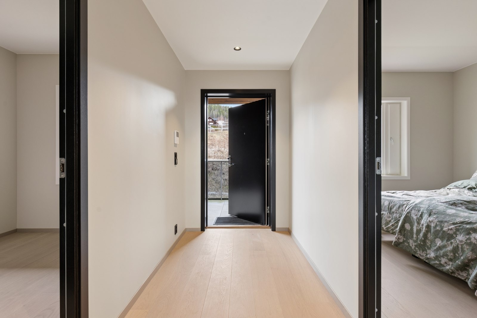 Entréen gir et godt første inntrykk og fordeler tilgang til alle rom i leiligheten. Galleribilde
