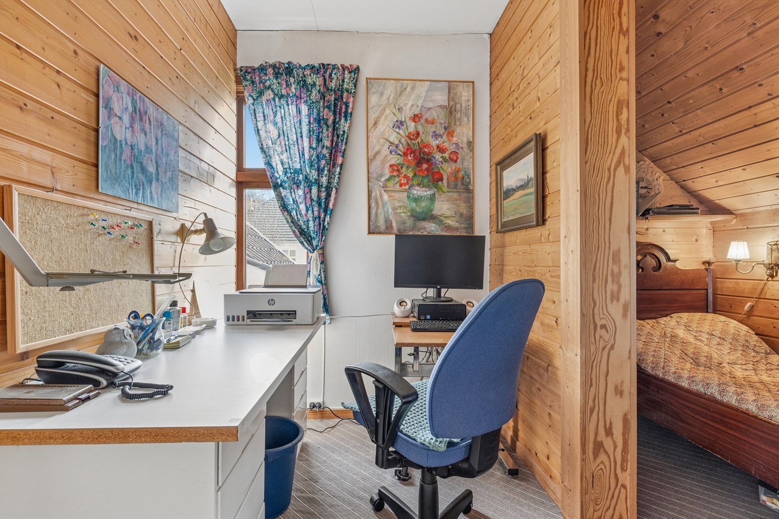 Et praktisk rom som i dag benyttes som kontor, men som også egner seg godt som soverom. Galleribilde