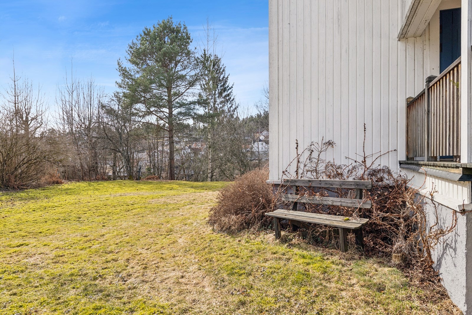 Hagen er pent opparbeidet og gir et godt utgangspunkt for den hageinteresserte. Galleribilde