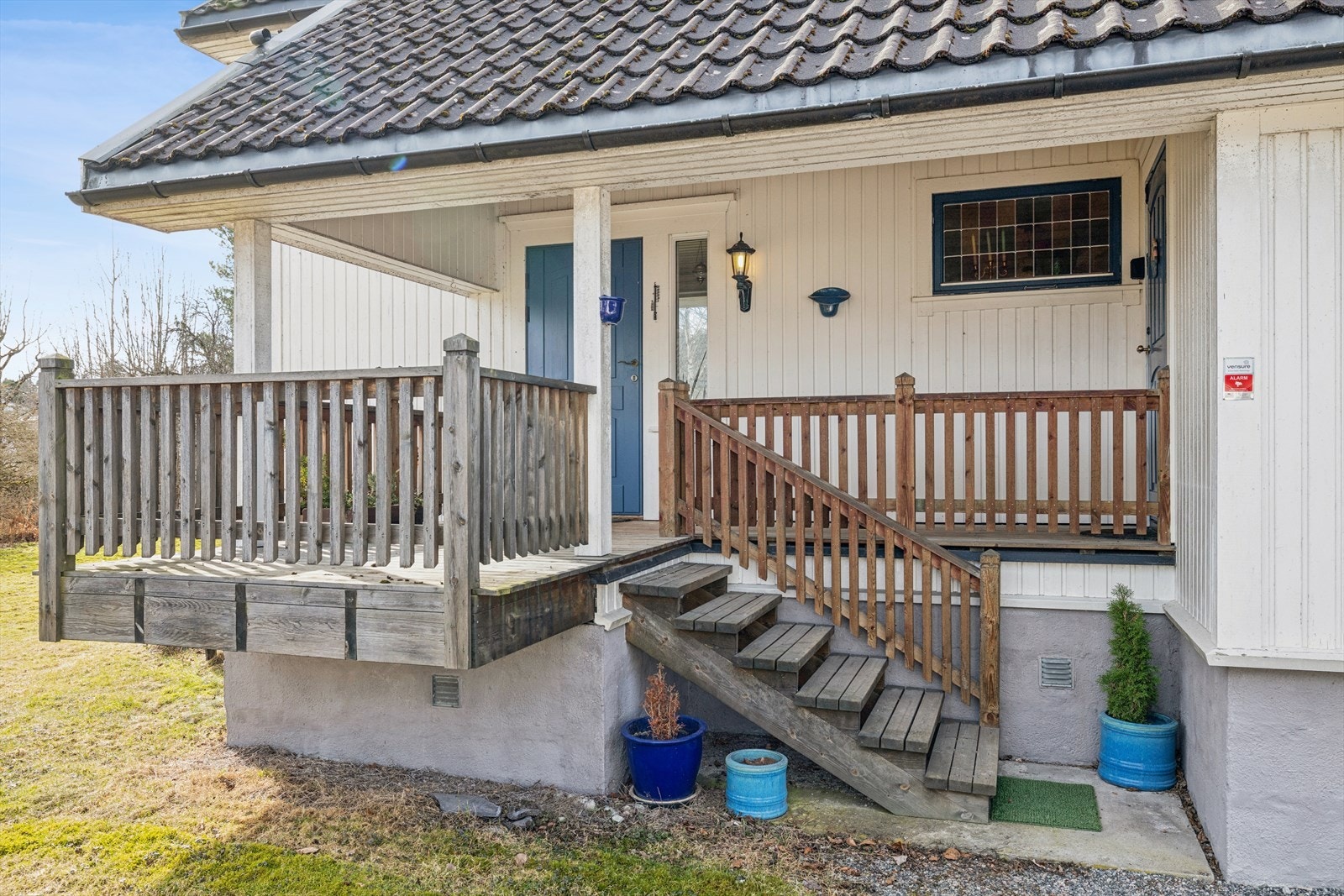 Fra inngangspartiet er det trapp ned til den store hagen. Galleribilde