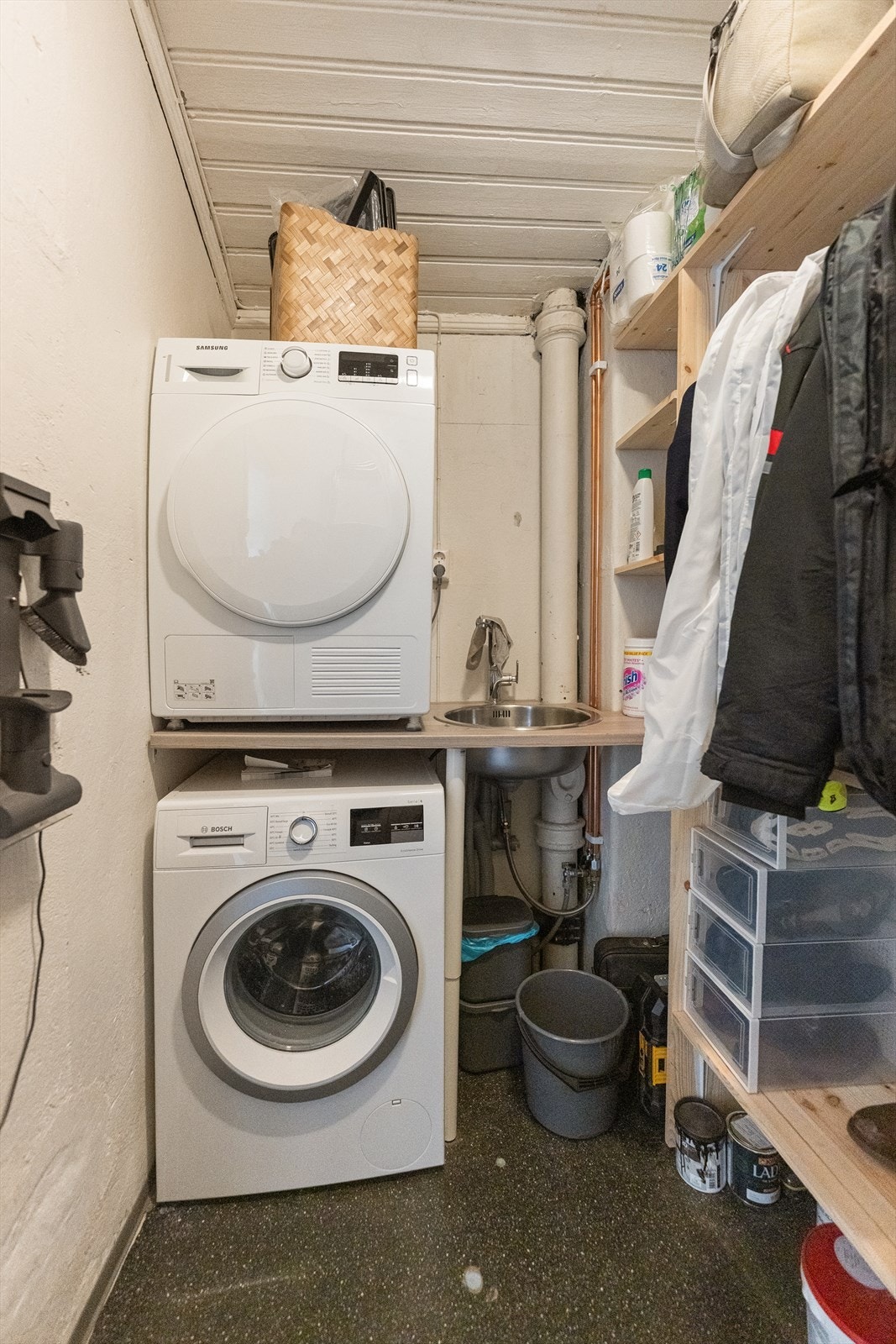Nyoppusset bod med følger, med lagt inn vann. Galleribilde
