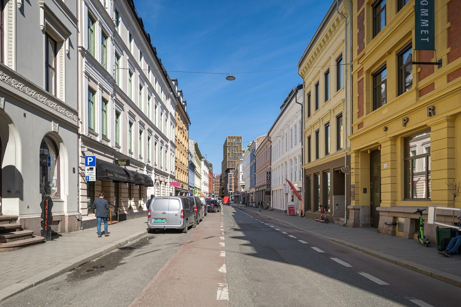 Leiligheten ligger midt i smørøyet rett v/ Karl Johan. Galleribilde