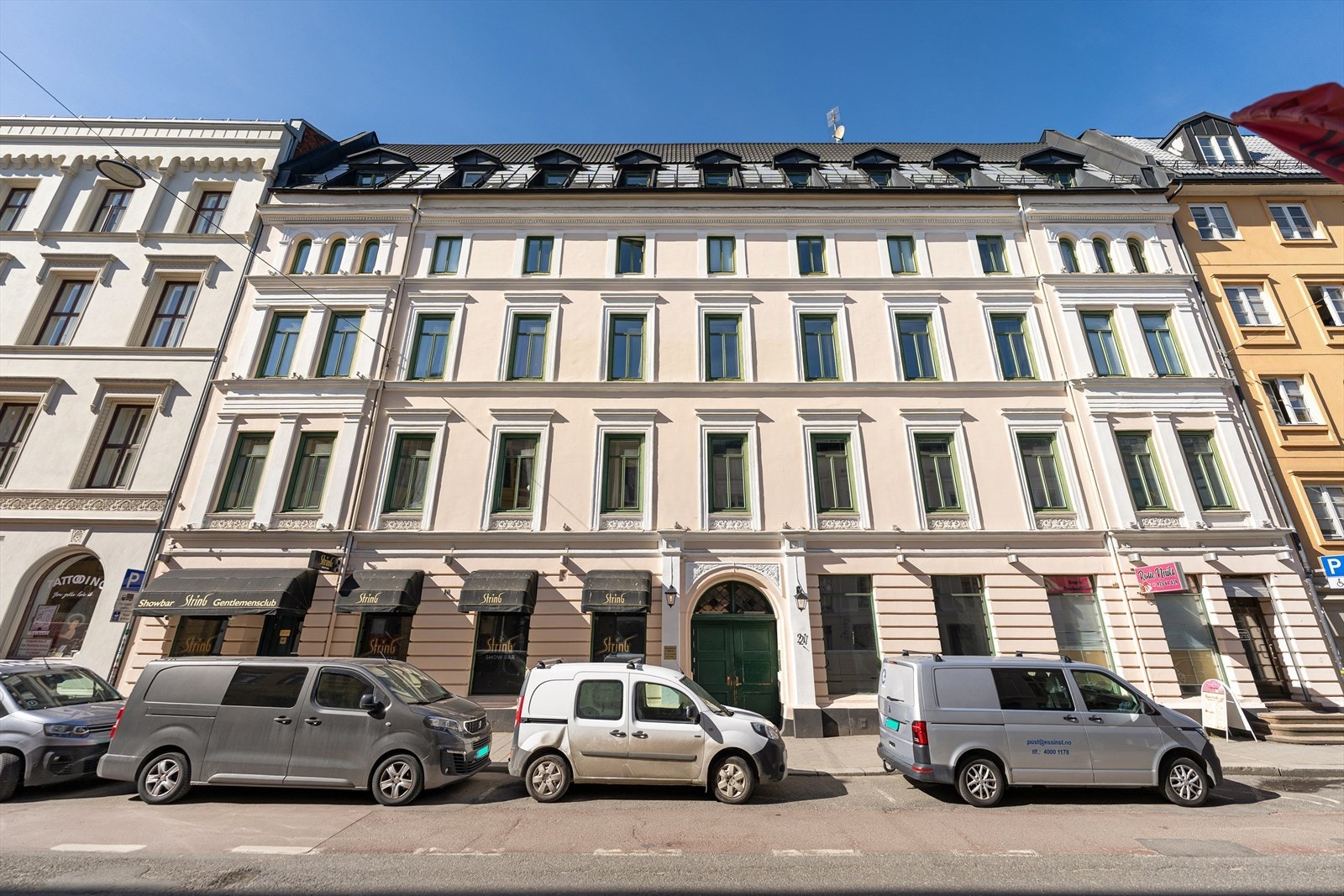 Fra leiligheten er det kort vei til Bjørvika og Sørenga som byr på både sjø og strand. Galleribilde