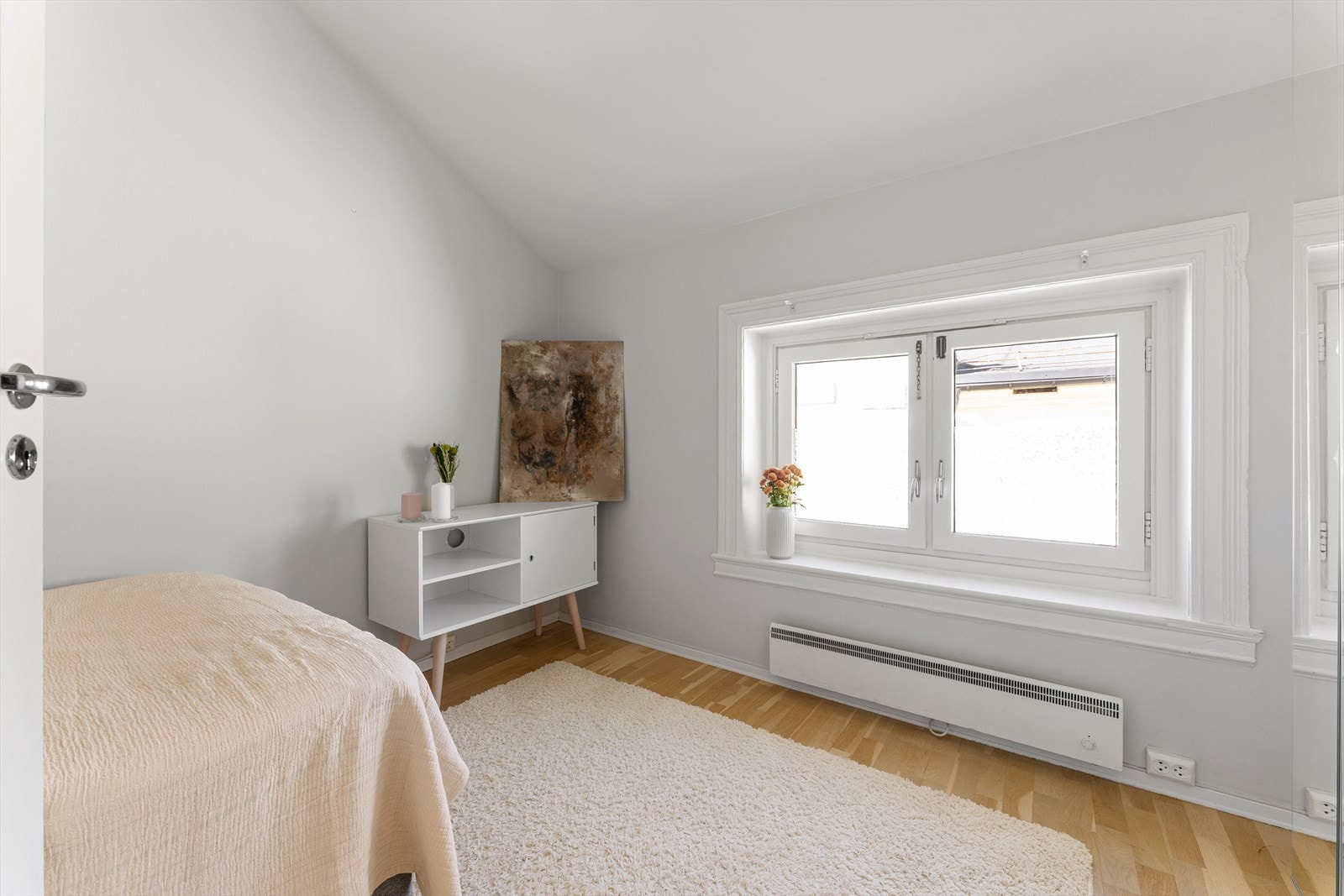 Soverom 2 har og gode oppbevaringsmuligheter. Galleribilde