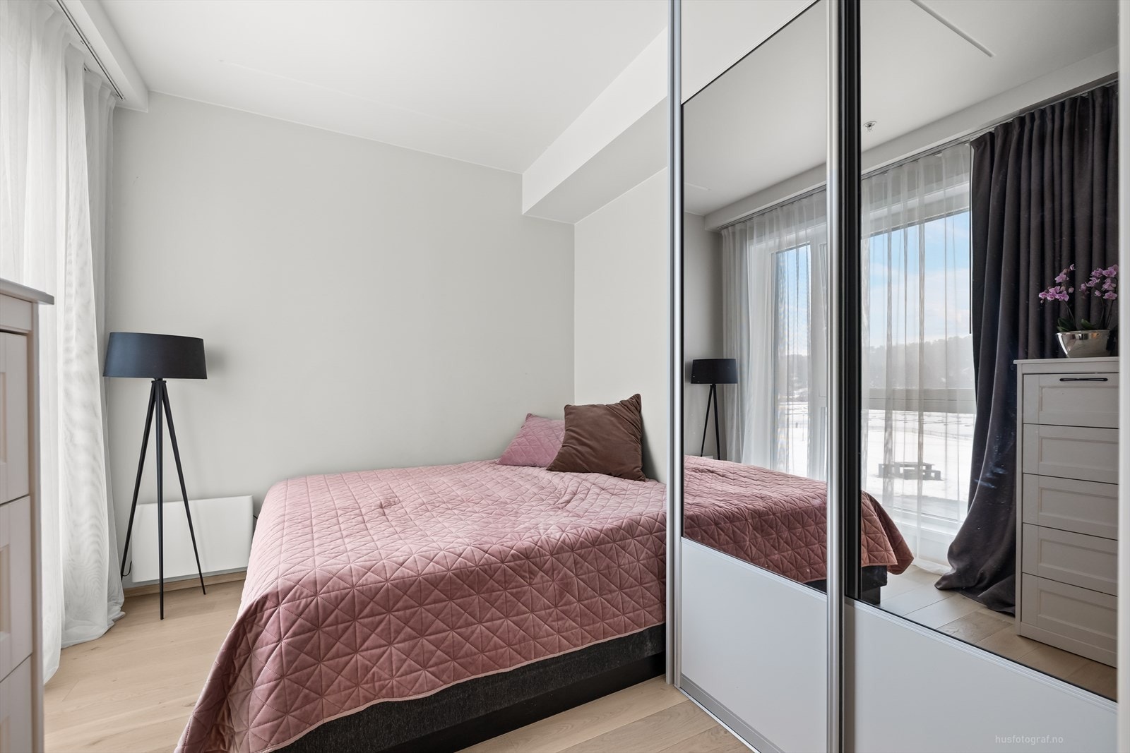 Soverom 2 og 3 er av fin størrelse og passer perfekt som barnerom, gjesterom eller kontor. Galleribilde