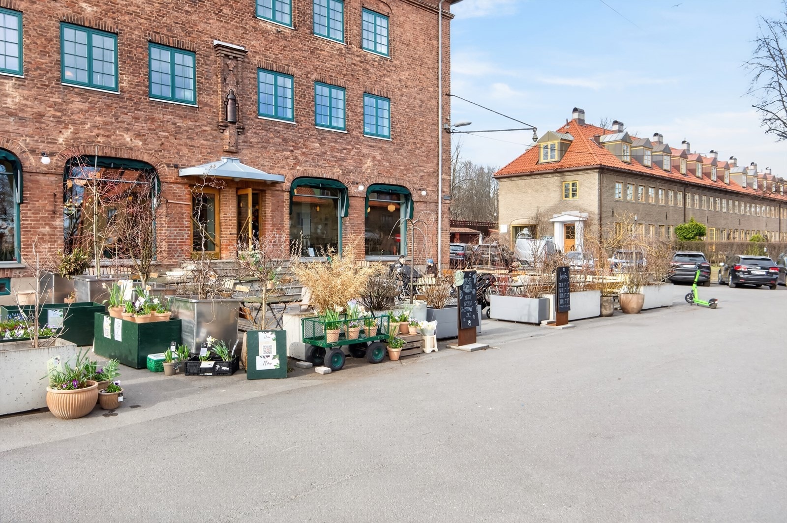 Koselige Lille Tøyen Hageby ligger rett bak boligblokka! Galleribilde