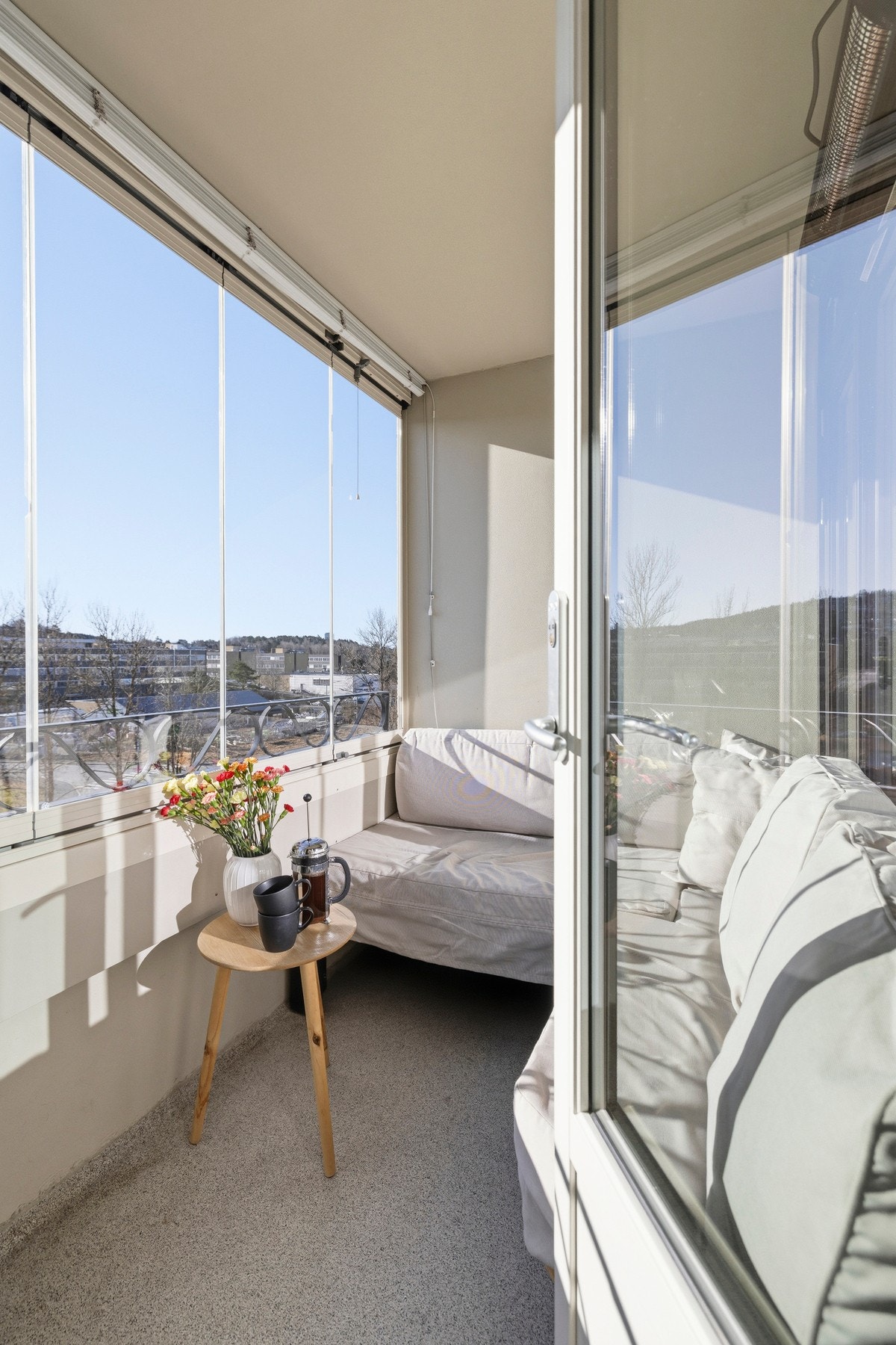Fra stuen har du tilgang ut på balkongen Galleribilde