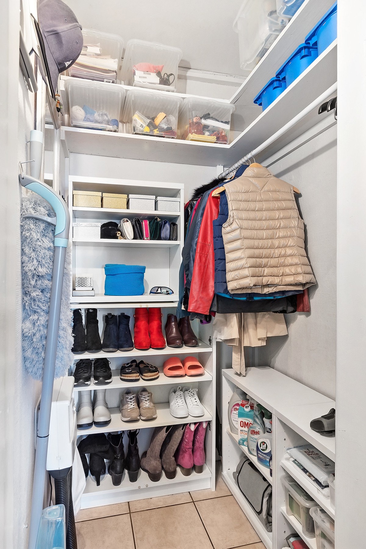Praktisk bod/garderobe i tilknytning til entré Galleribilde