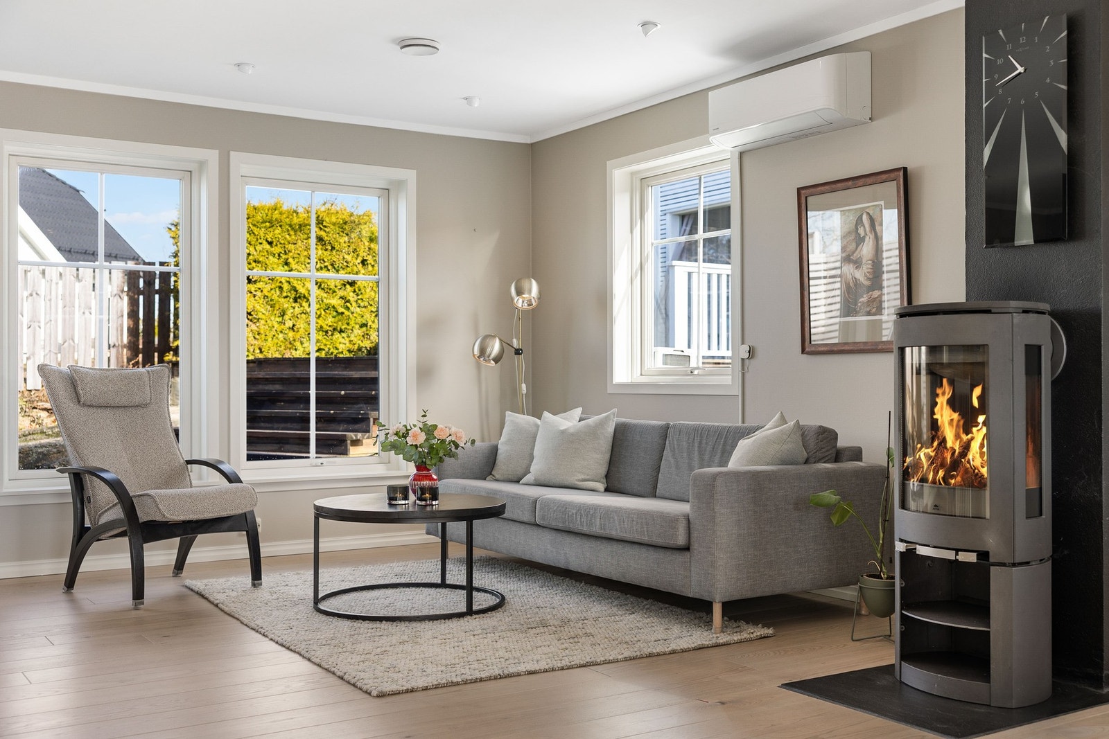 Stuen har god plass til sofagruppe. Galleribilde