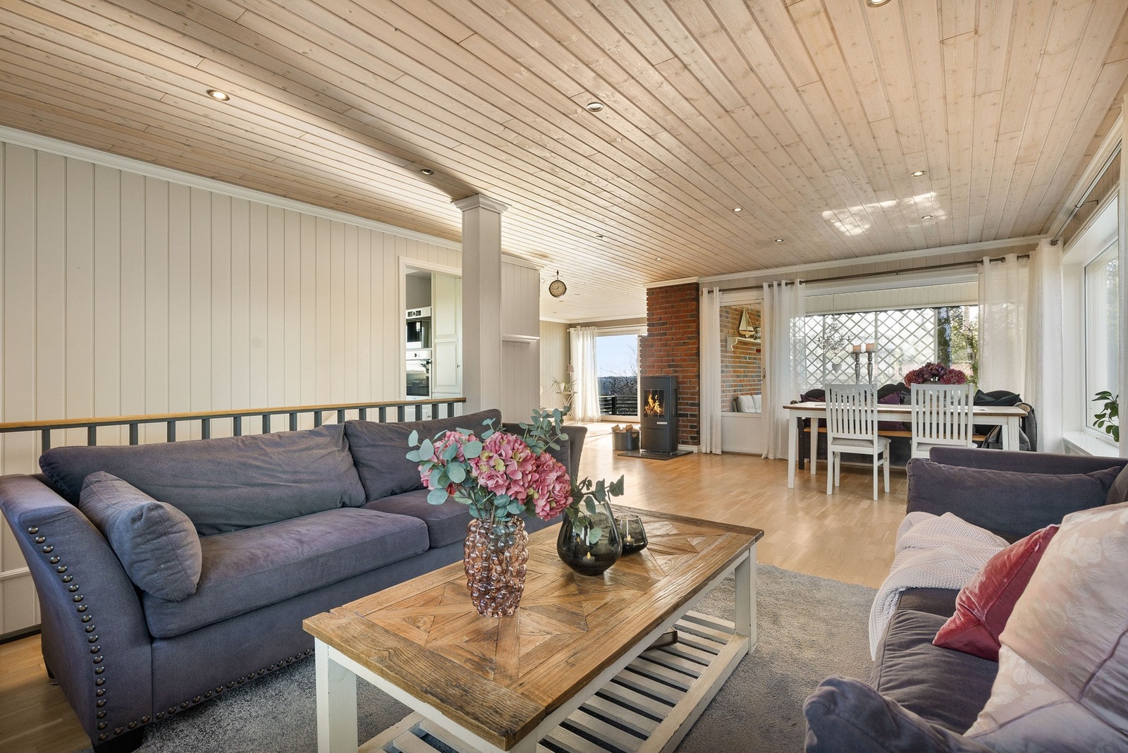 Det er god plass til sofagruppe. Galleribilde
