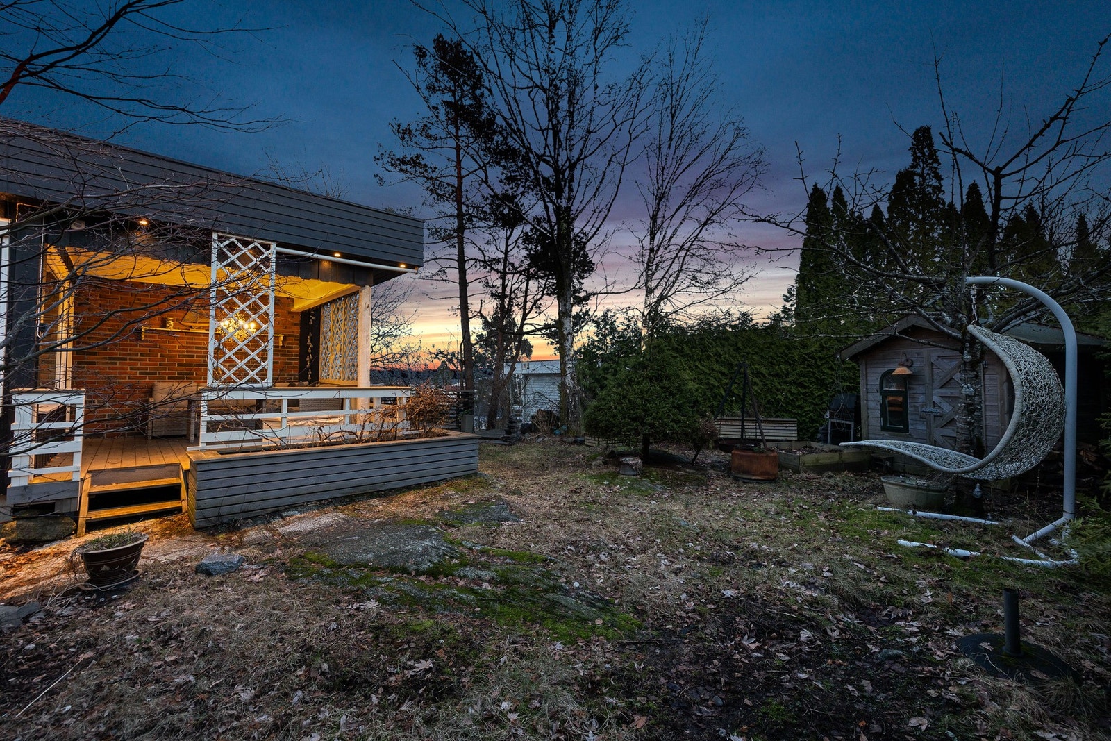 Uteområde med terrasse og sitteplass. Nydelig utsyn. Galleribilde