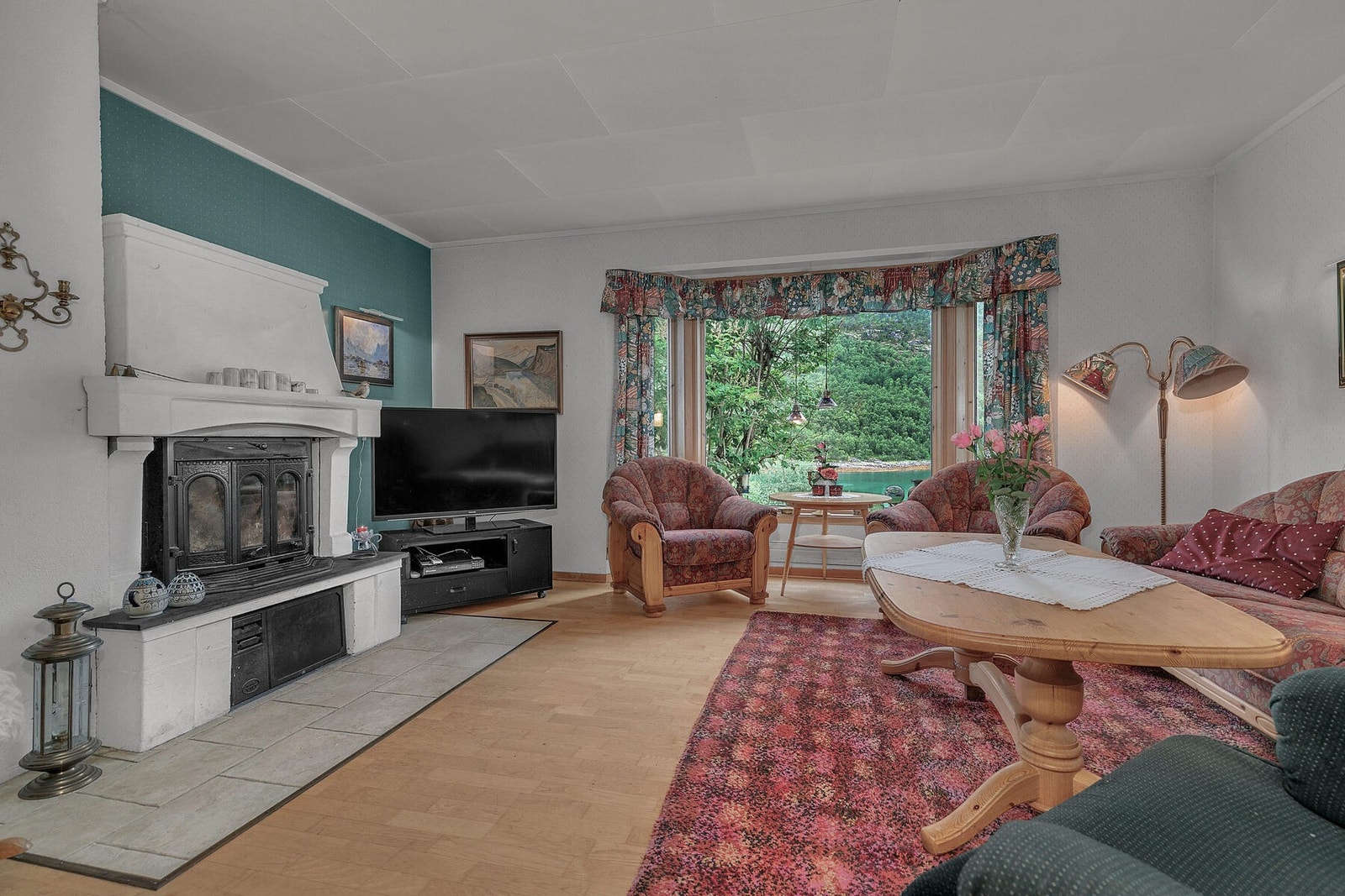 Vedovn i stuen gir lun varme på kalde dager Galleribilde