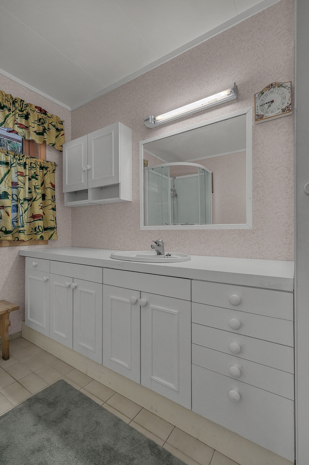 Romslig innredning på badet Galleribilde