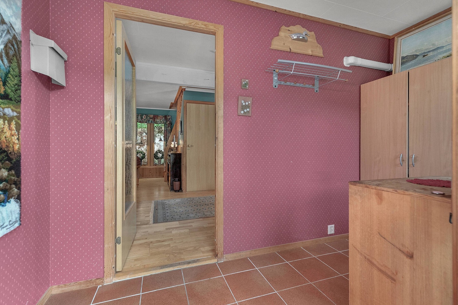 Romslig entré Galleribilde