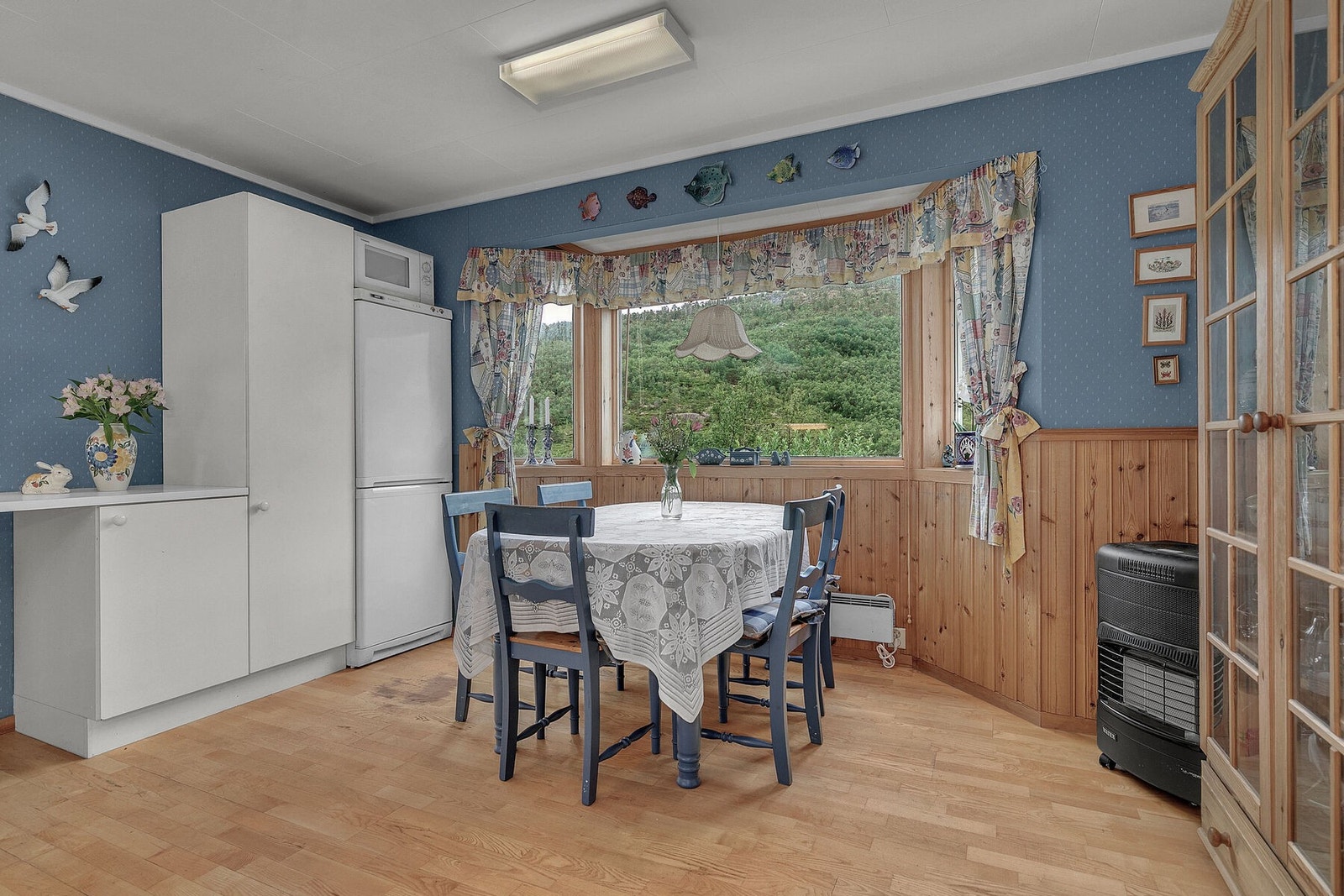 Trivelig spiseplass på kjøkkenet Galleribilde