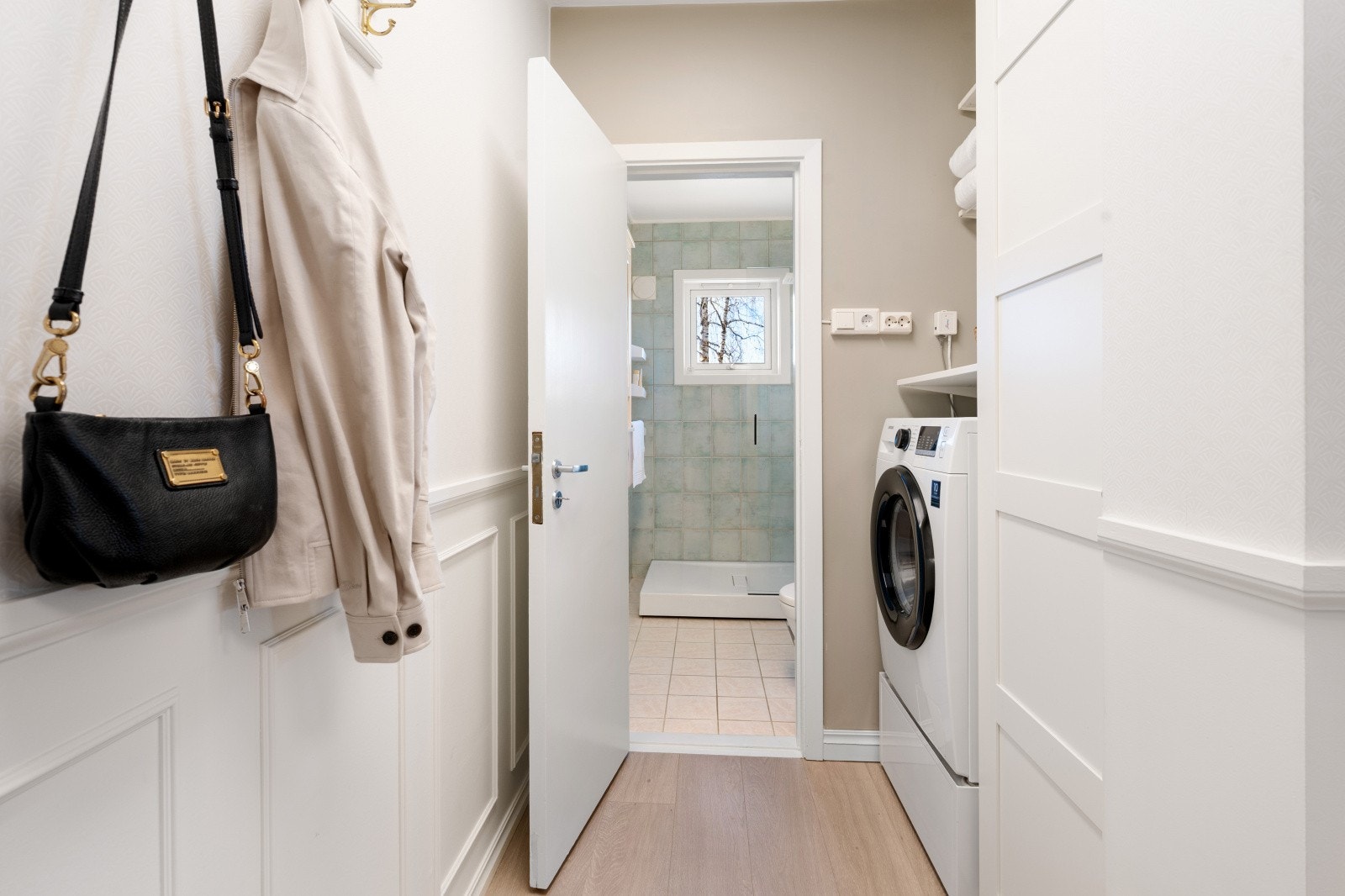 Fra gangen er det direkte tilgang til badet. Galleribilde