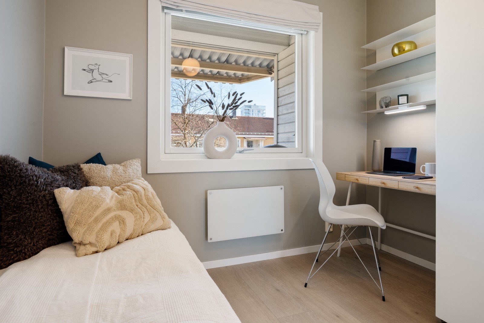 Det andre soverommet egner seg godt som barnerom, gjesterom eller kontor. Galleribilde