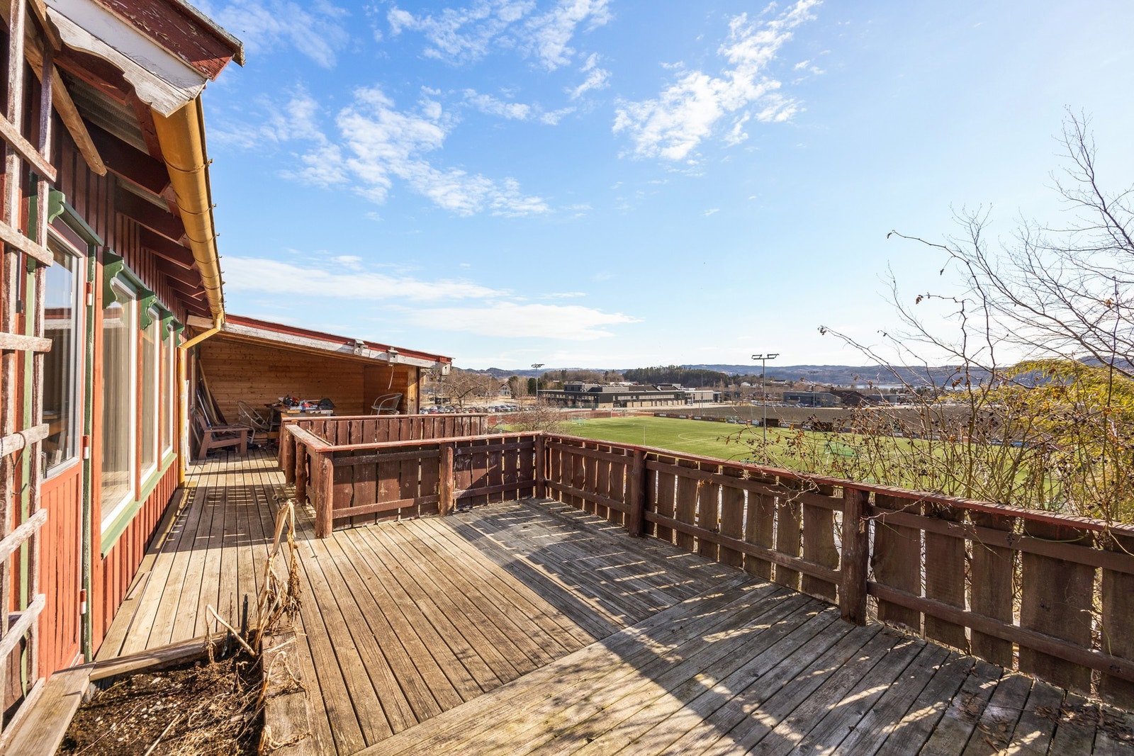 Fra stuen er det utgang til terrasse på ca 42 kvm. Galleribilde