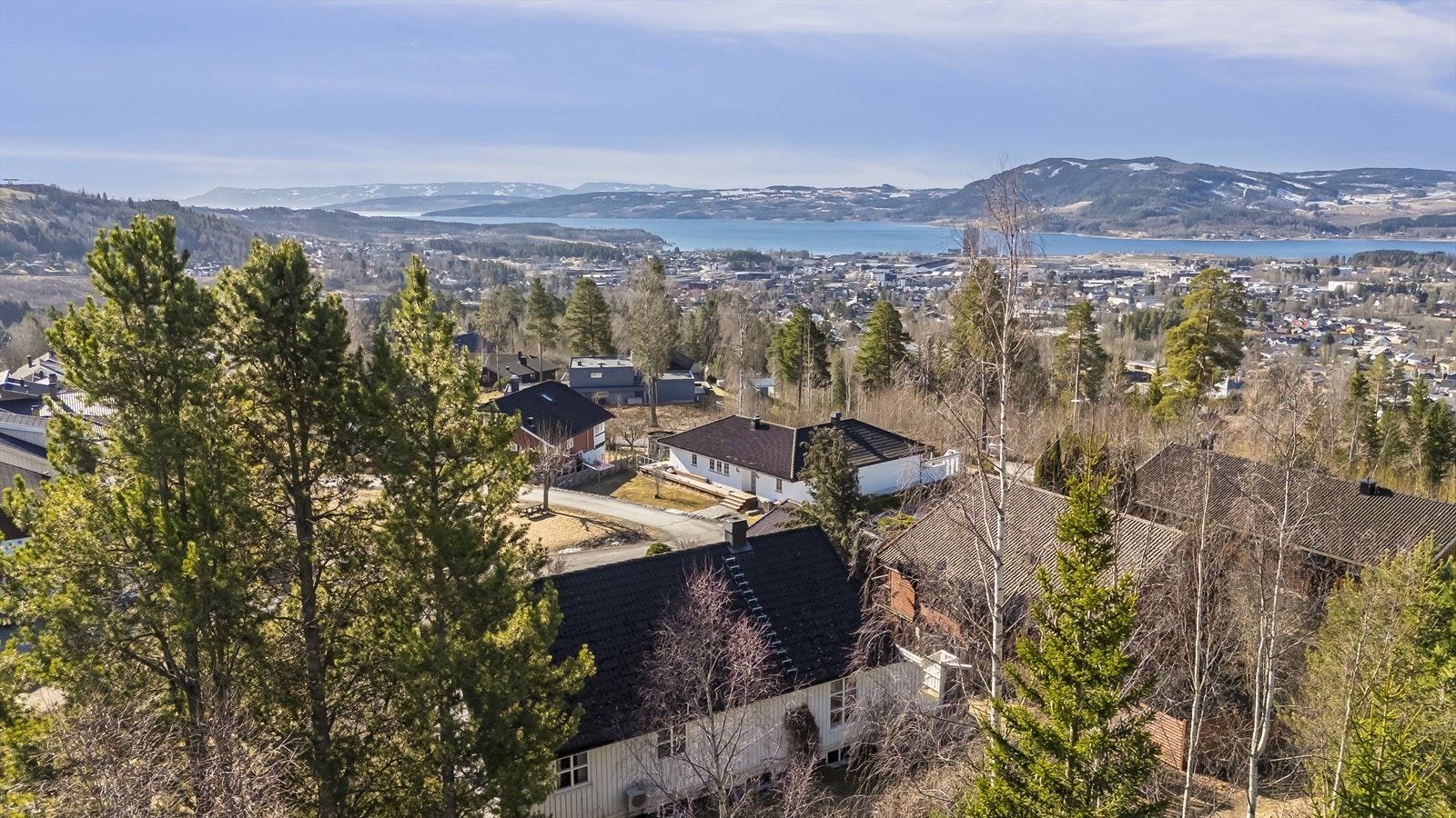 Området rundt byr på flotte turmuligheter og fritidstilbud som Sveum idrettspark. Galleribilde