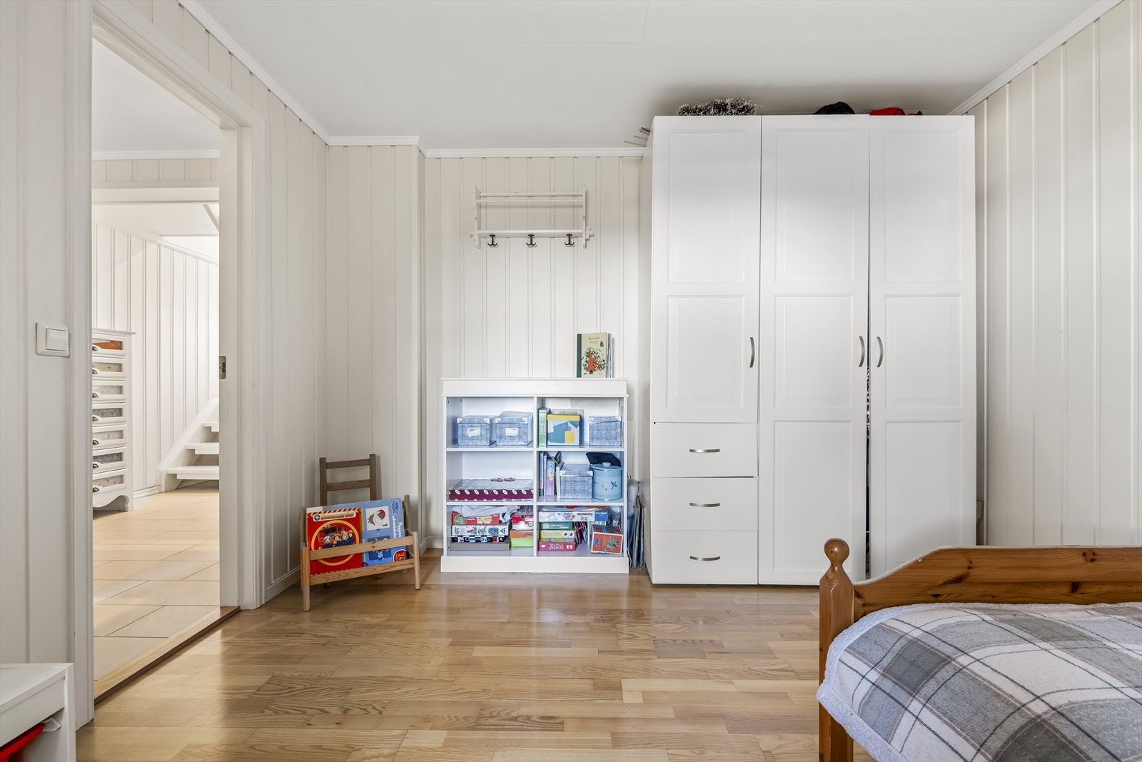 Begge rommene har plass til seng og garderobeskap. Galleribilde