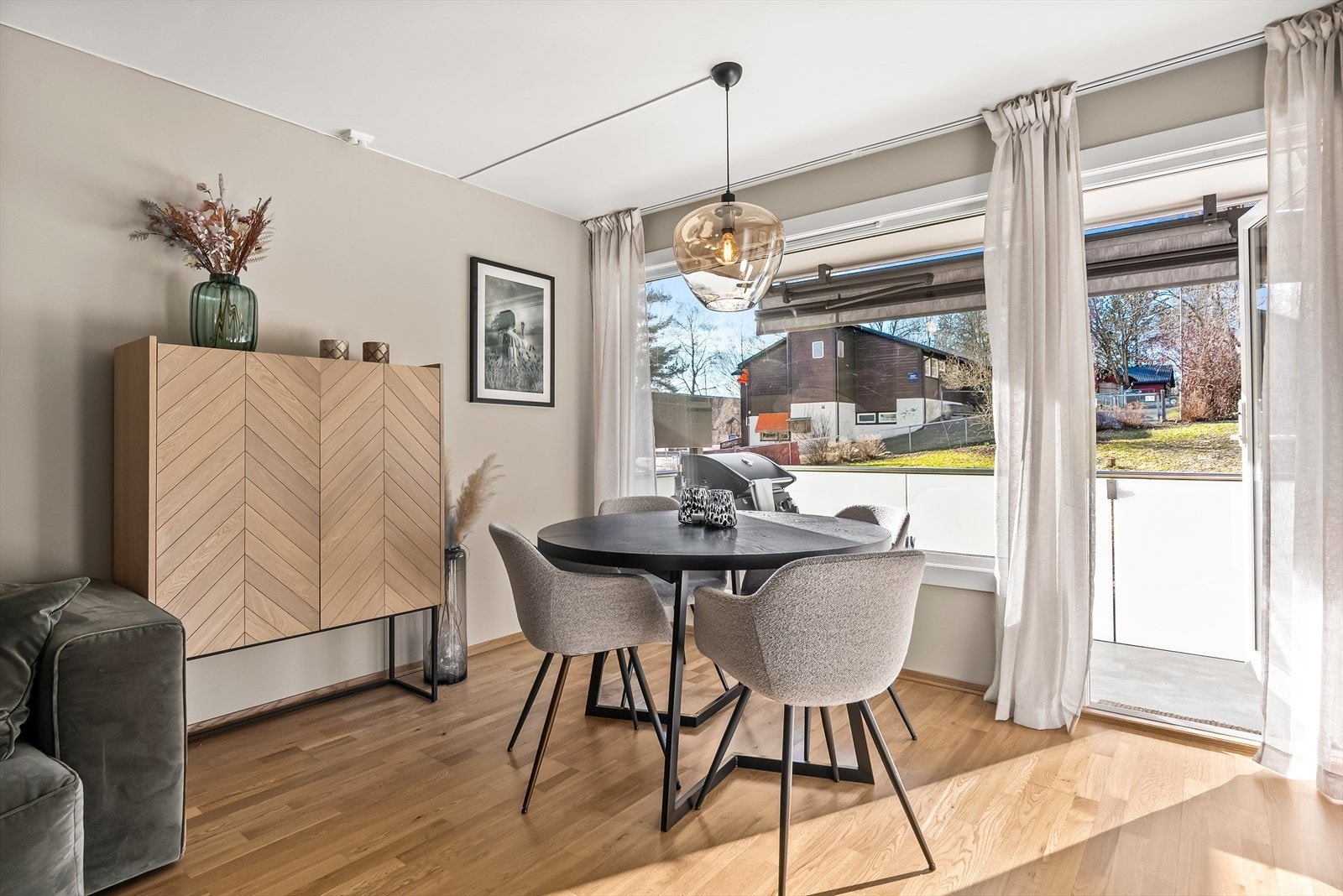 Leiligheten har vinduer og balkongdør med 3-lags isolerglass fra 2019 Galleribilde