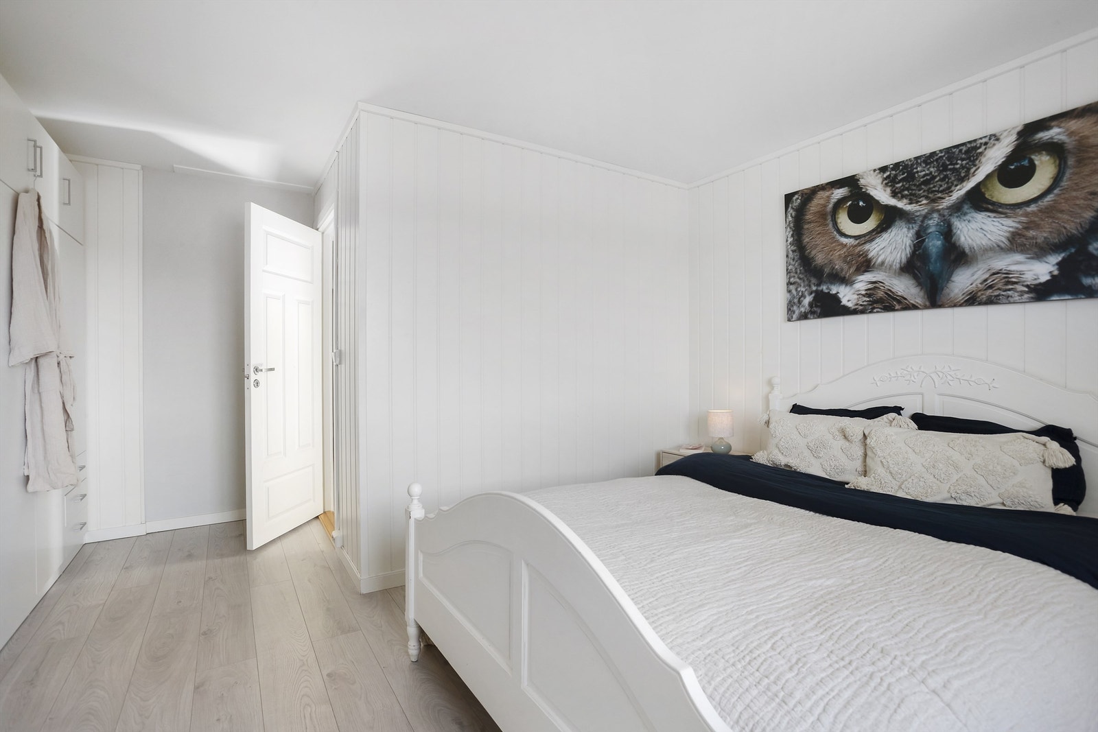 Boligen har totalt tre soverom, alle plassert i andre etasje. Galleribilde