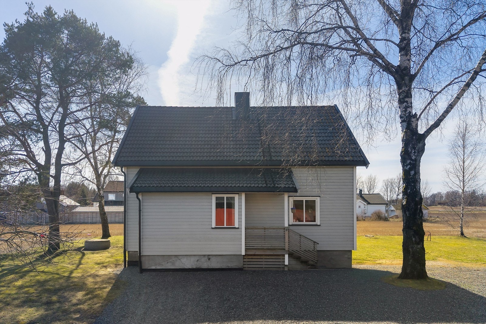 En vesentlig oppgradert enebolig med blant annet ny kledning og nytt tak fra 2016. Galleribilde