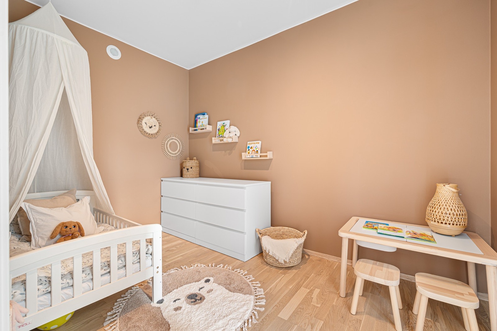 Soverom 2 måler ca. 8m². Galleribilde
