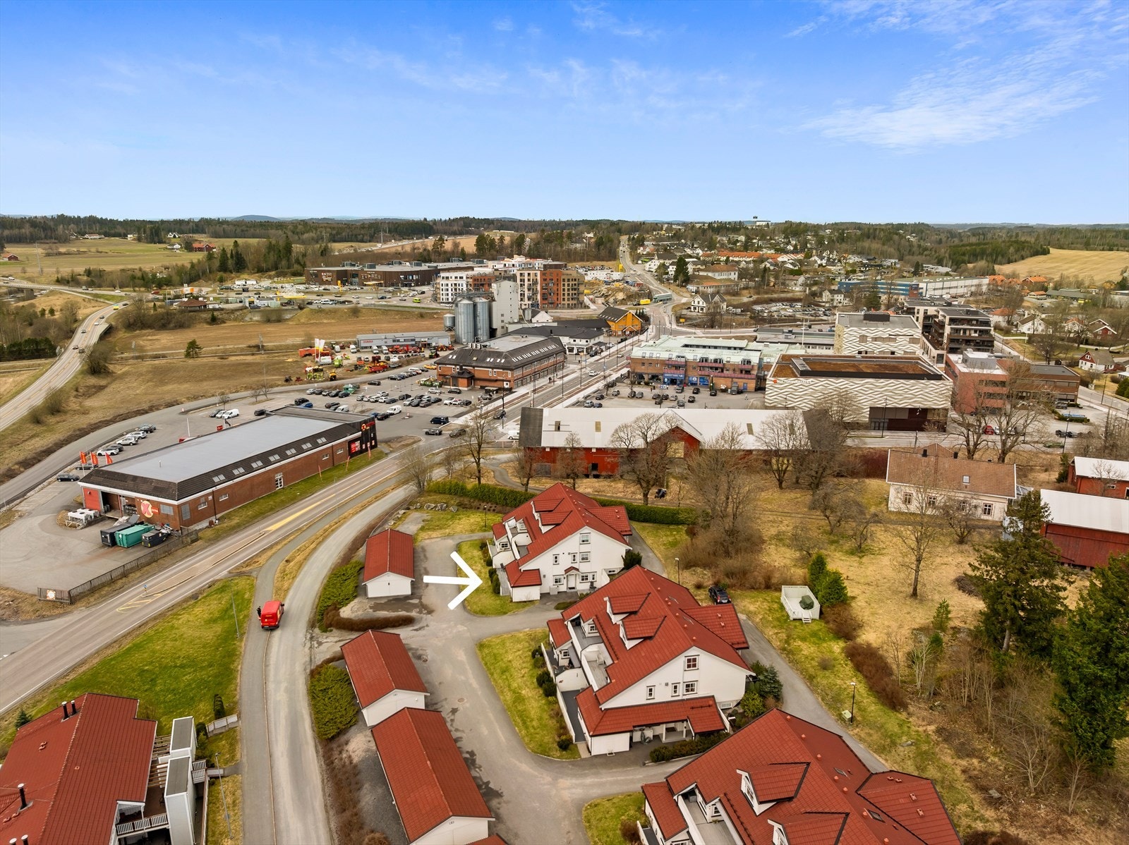 Velkommen til Nordbyveien 6B! En stor og lettstelt leilighet på 111 m², med alt på ett plan. Galleribilde