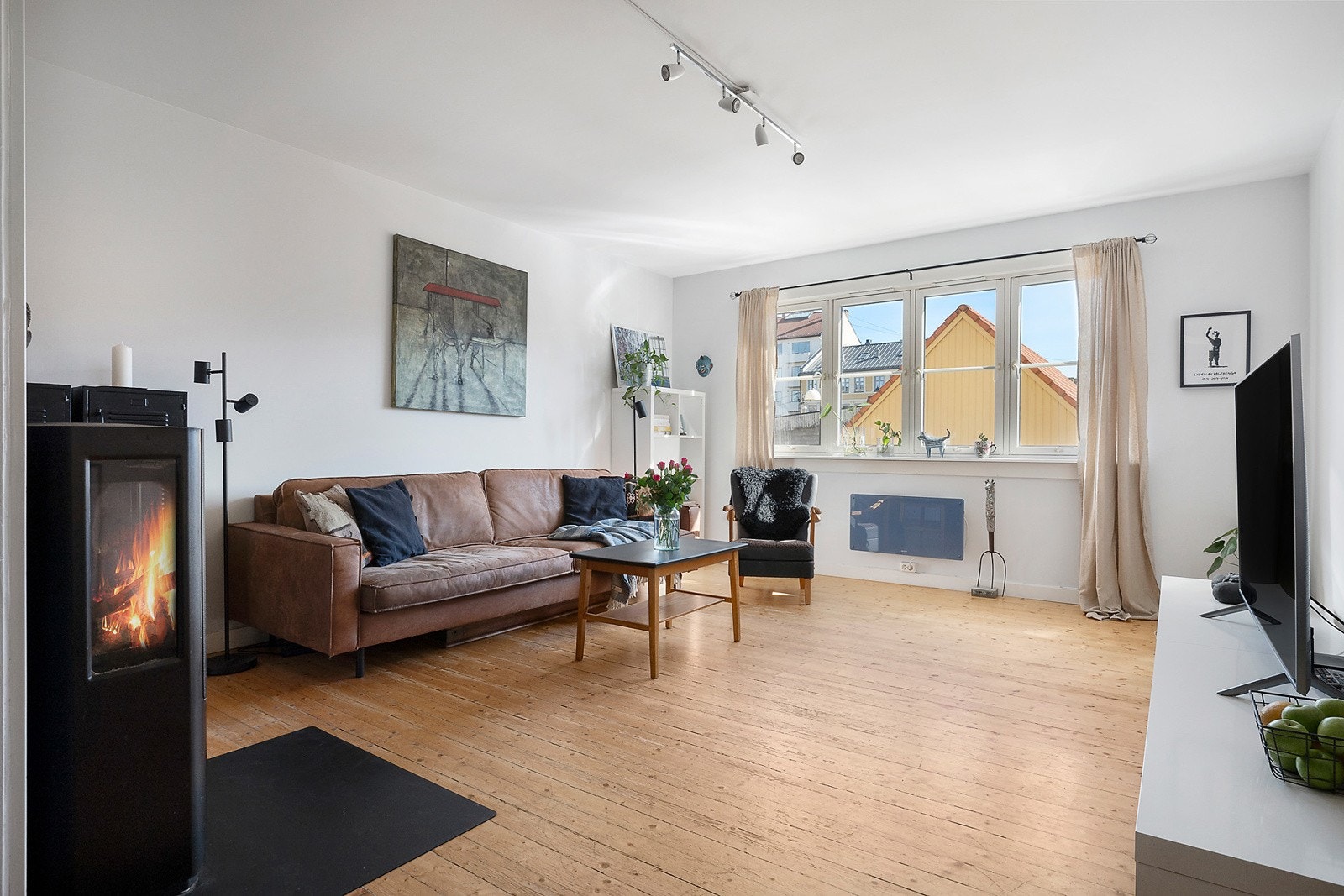 OBOS Eiendomsmeglere ved Guro S. Røysi har gleden av å presentere en stor og innbydende 2-roms med attraktiv beliggenhet. Galleribilde