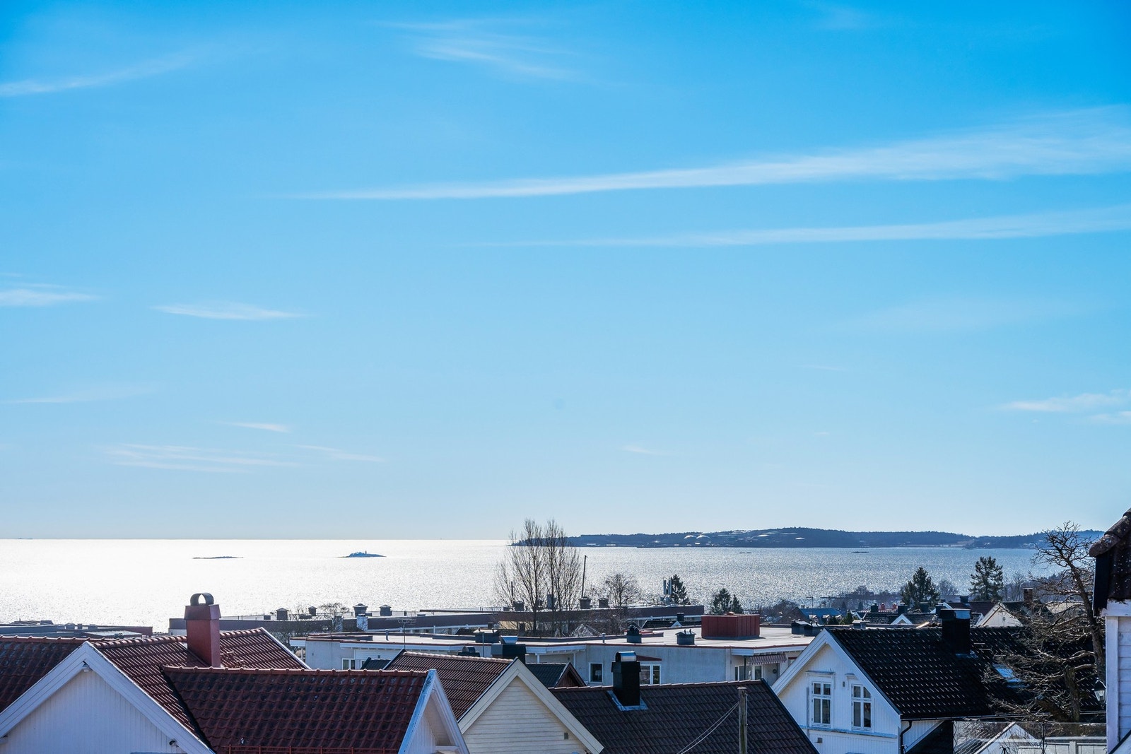 Og praktfull utsikt mot fjorden Galleribilde