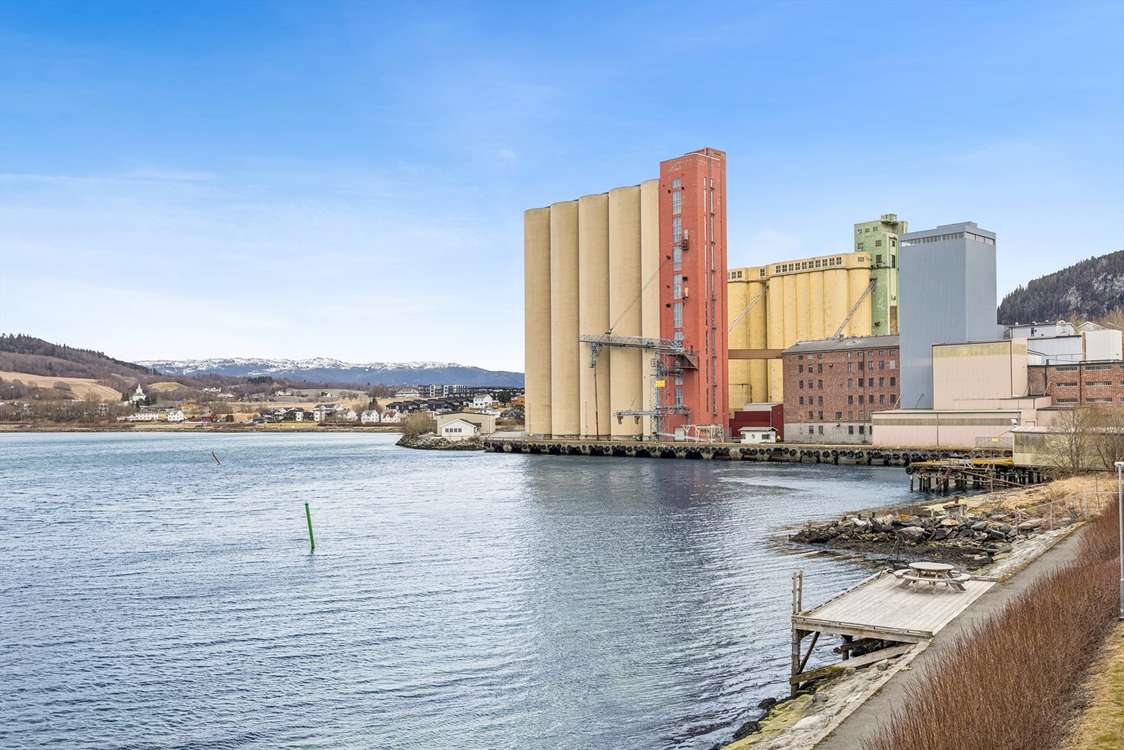 Beliggenheten i Buvika gir kort vei til både Trondheim sentrum og servicetilbud i Melhus og på Tiller. Galleribilde