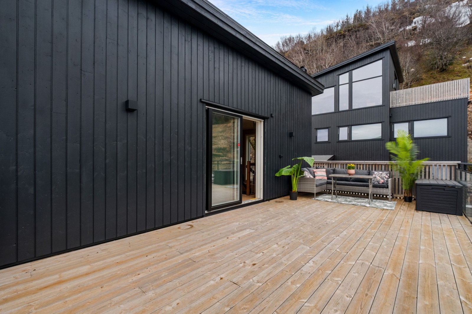 Med et areal på hele 28m² byr balkongen på rikelig plass til ulike utemøbler og soner. Galleribilde