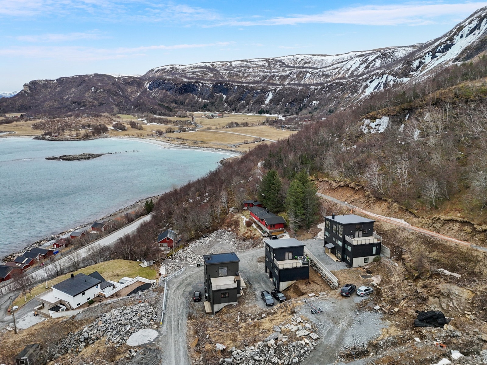 Kort vei til både Løpsvika og Løpshavn. Galleribilde