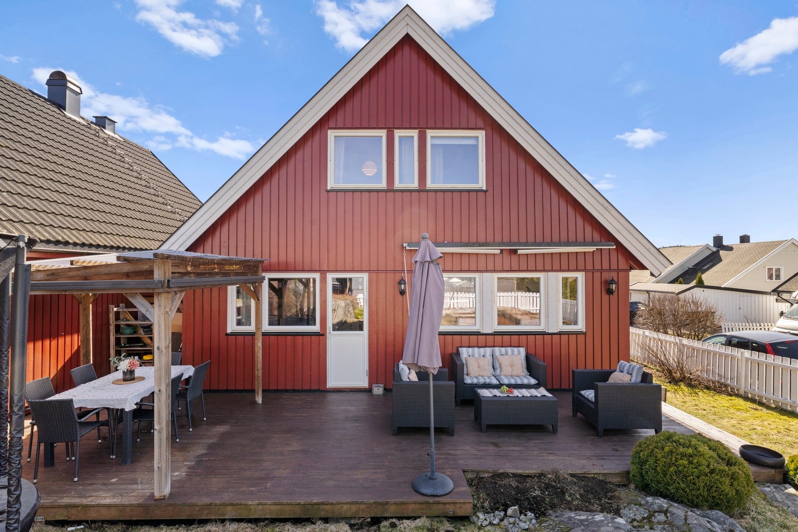Terrasse på baksiden av boligen. Galleribilde