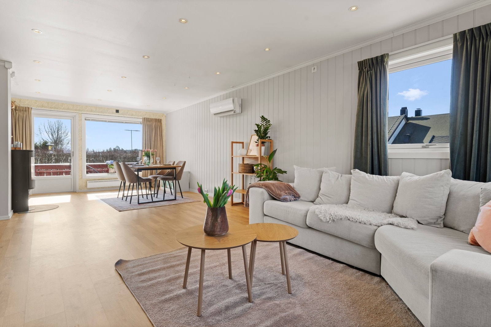 Stor stue som gjør det enkelt å møblere. Galleribilde