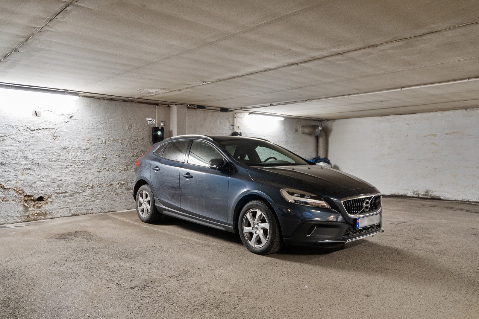 Egen parkeringsplass med elbillader (kr 100,-/mnd) Galleribilde
