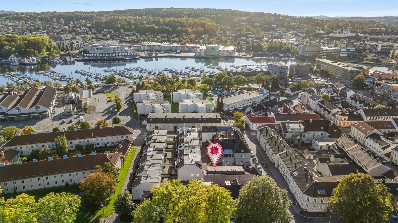 Med nærhet til butikker, restauranter, kaféer, kulturtilbud, parker og sjøen er dette et område som passer for alle som ønsker en kombinasjon av byliv, natur og et trygt bomiljø. Galleribilde