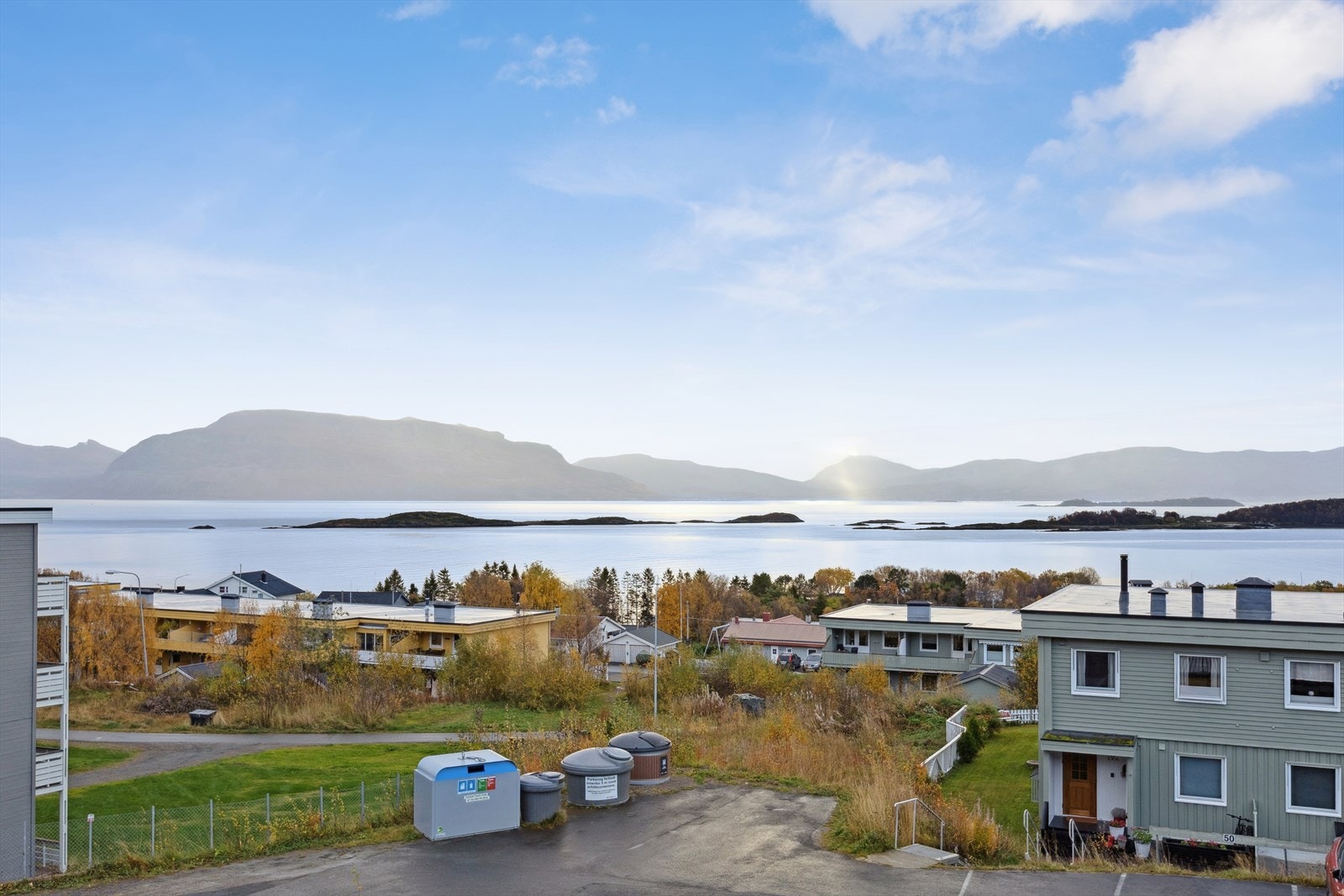 Her får man nydelig utsikt mot Vågsfjorden. Galleribilde