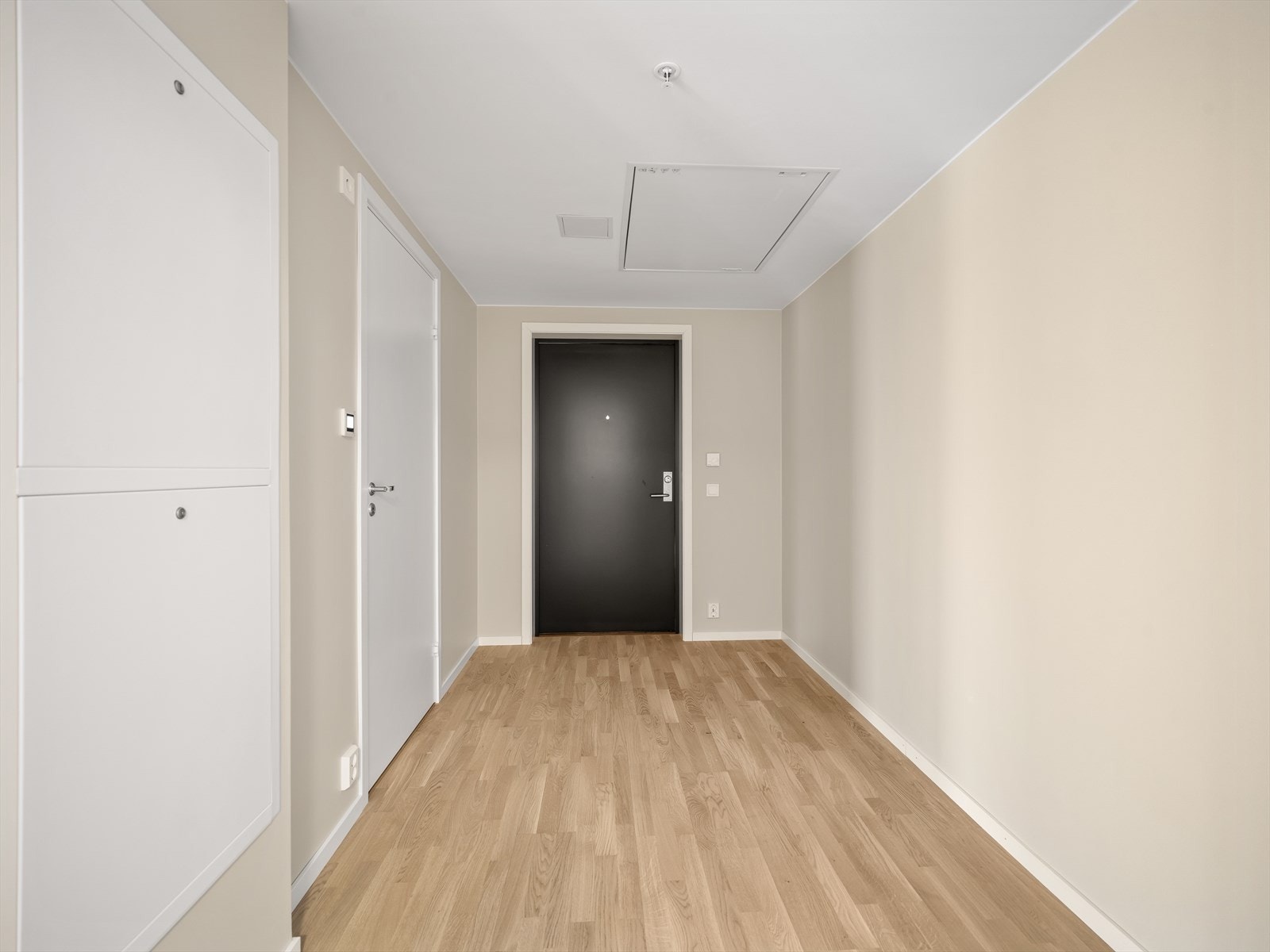 Velkommen inn! Vannbåren gulvvarme i alle oppholdsrom. Galleribilde