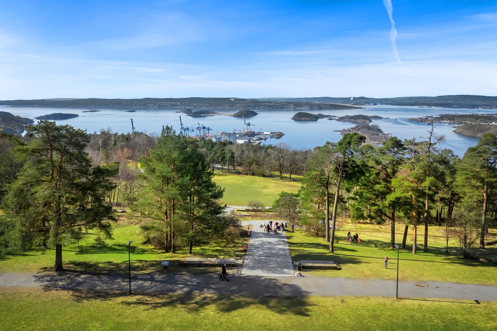 Eiendommen grenser mot hundesletta og videre inn i Ekebergparken Galleribilde
